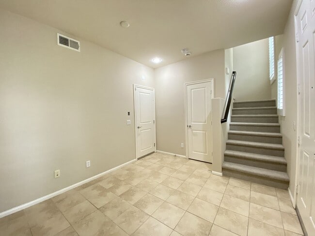 Building Photo - 2bd/2.5ba Townhouse with A/C in San Elijo ...