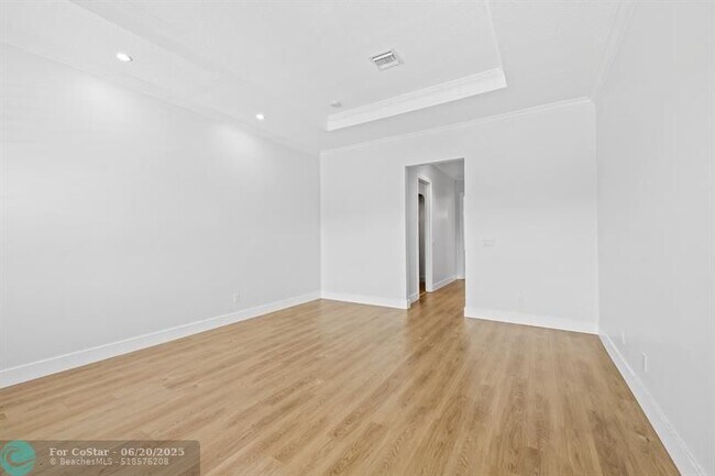 Building Photo - 6412 SW 55th Pl