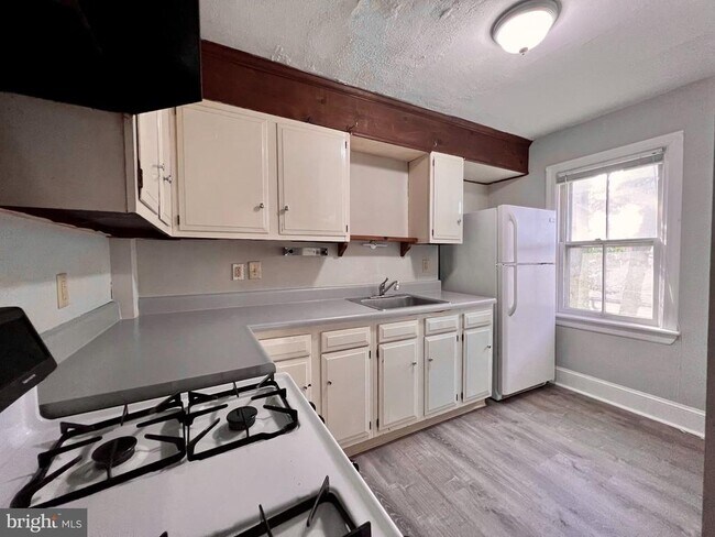 Building Photo - 2602 W 18th St