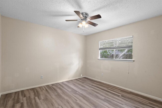 Building Photo - 11614 Tanglebriar Trail