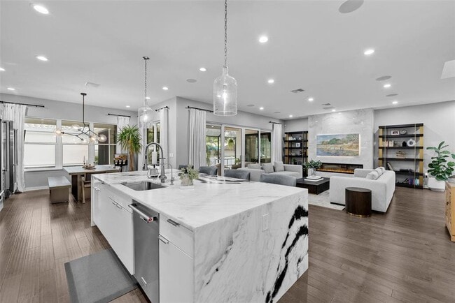 Building Photo - 3624 S Gardenia Ave