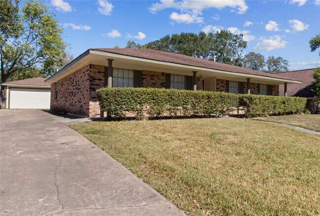 Building Photo - 5818 Silver Frst Dr