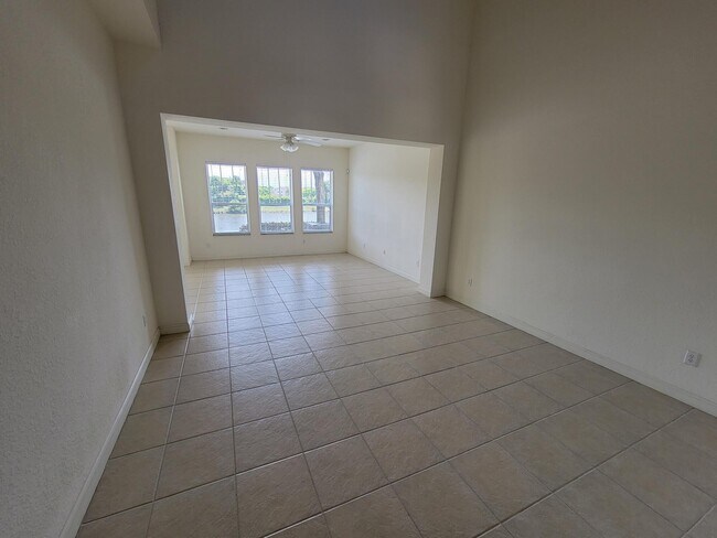 Building Photo - 685 Pacific Grove Dr