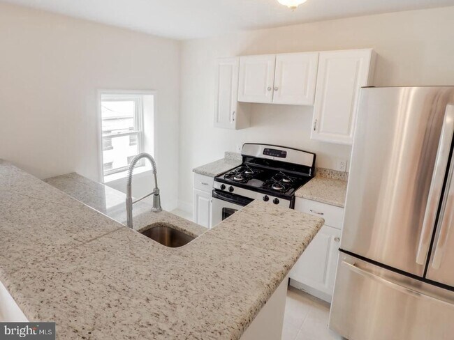 Building Photo - 4639 Umbria St