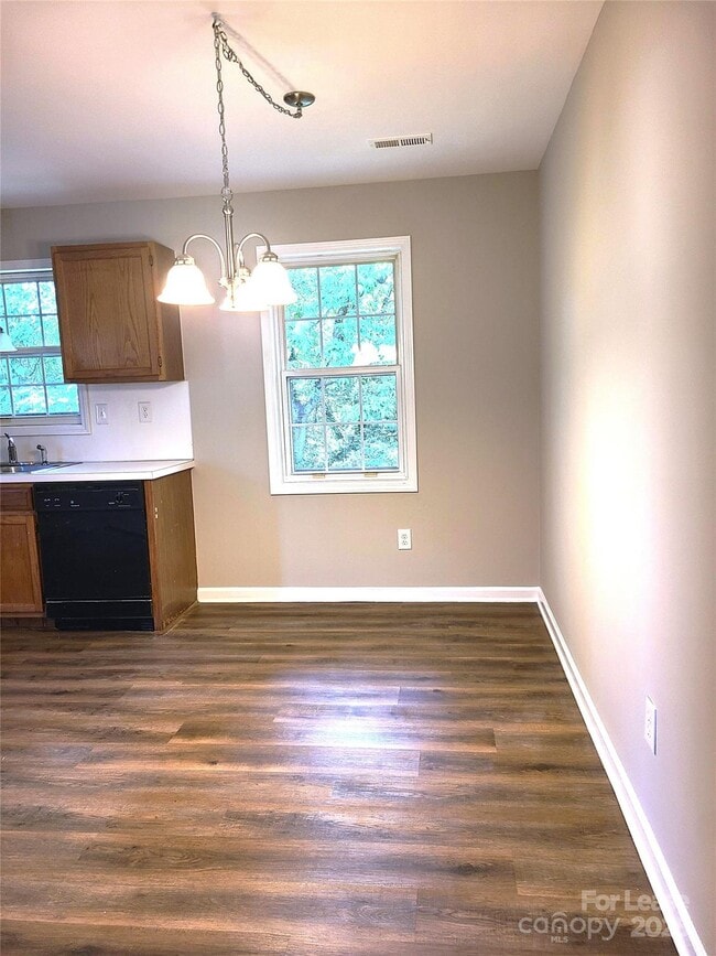 Building Photo - 8149 Westbourne Dr