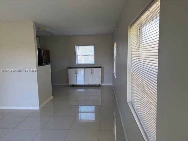 Building Photo - 35 NE 13th St