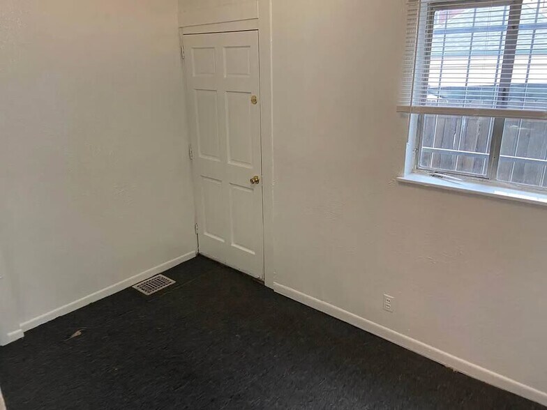 Building Photo - 1434 York St