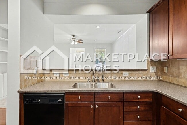 Building Photo - 3013 Freeport Dr