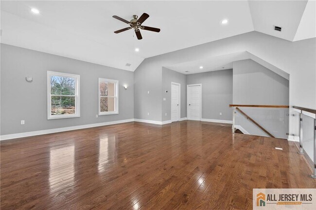 Building Photo - 19 Utica Rd