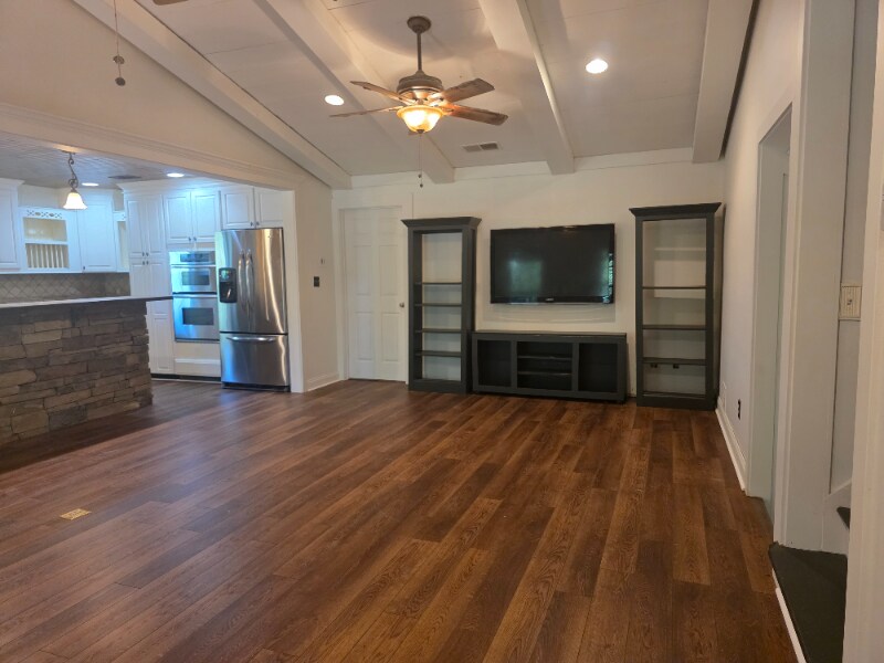 Building Photo - 547 Toonigh Rd