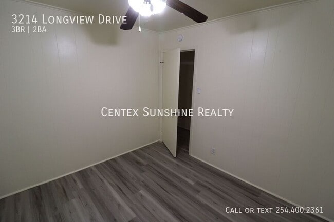 Building Photo - 3214 Longview Dr
