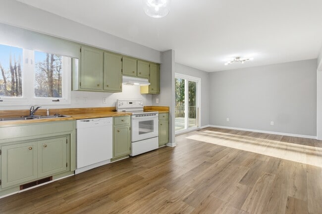 Building Photo - 101 Gatewood Dr