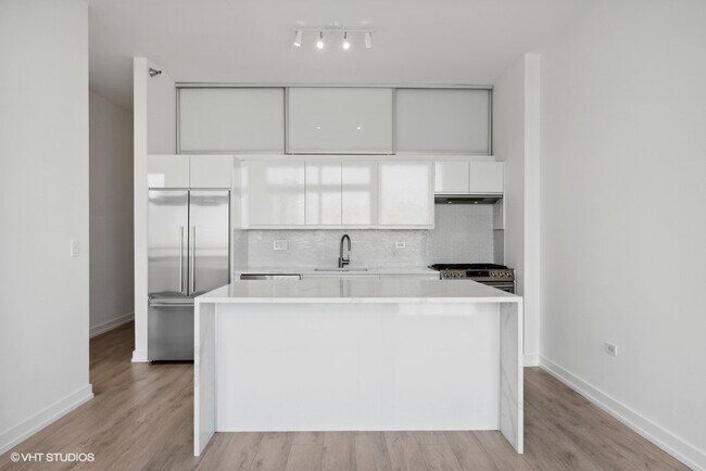 Building Photo - 235 W Van Buren St