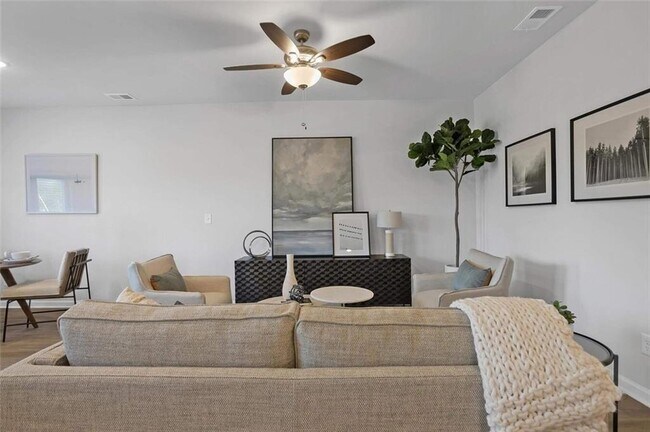 Building Photo - 10 American Ave