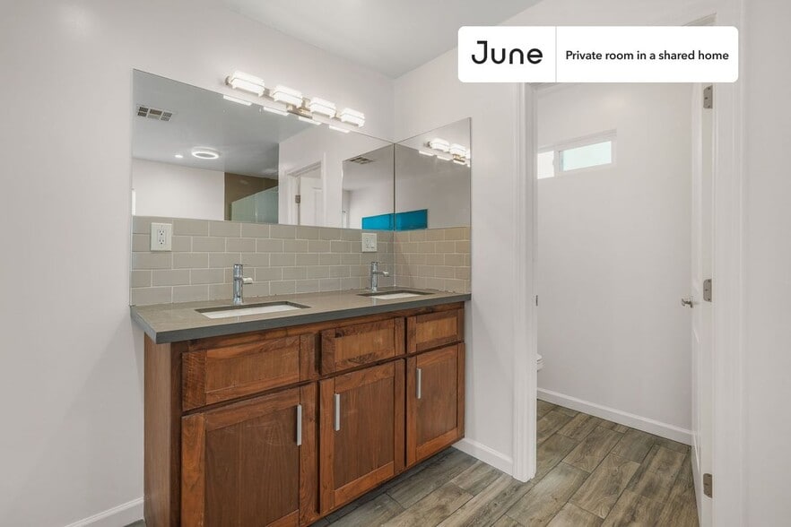 Building Photo - Room in Shared 4 bed/2 bath home