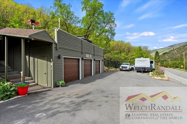 Building Photo - Stunning Emigration Canyon Home - Spacious...