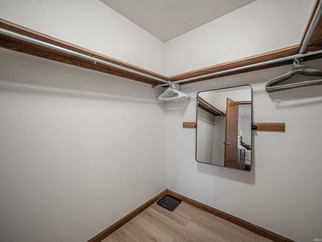 Building Photo - 6166 River Bluff Dr