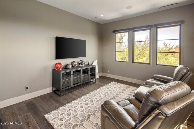 Building Photo - 10110 E Siesta Ln