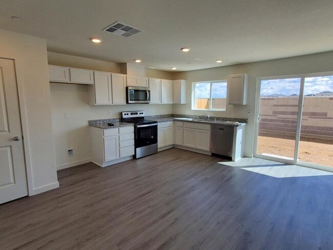 Building Photo - 2057 Shady Tree Cir