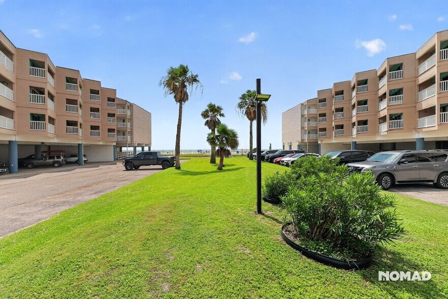 Building Photo - 3938 Surfside Blvd