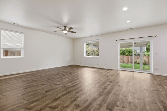 Building Photo - MOVE IN READY NOW! A/C! Multi generational living? Home office? Tumwater School District