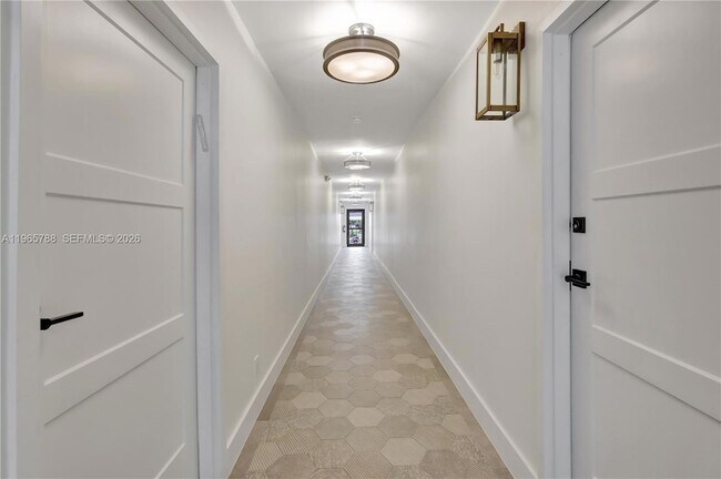 Building Photo - 5980 SW 40th Ave