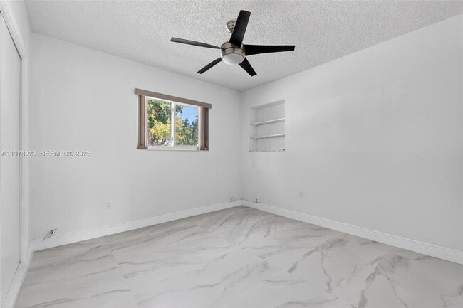 Building Photo - 1470 N Treasure Dr