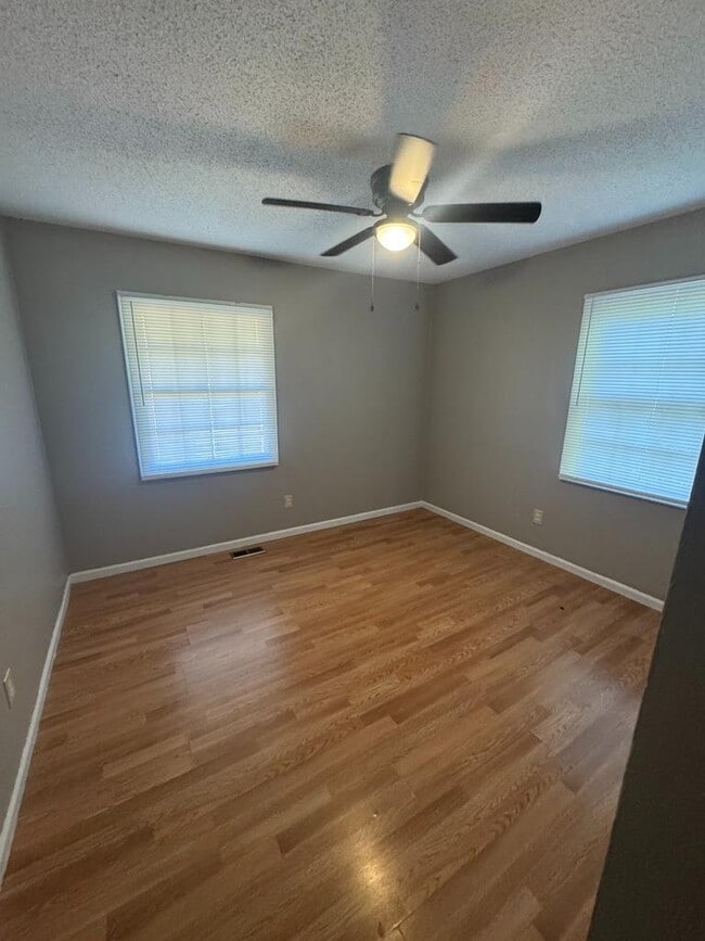 Building Photo - 115 Bay Valley Dr SW