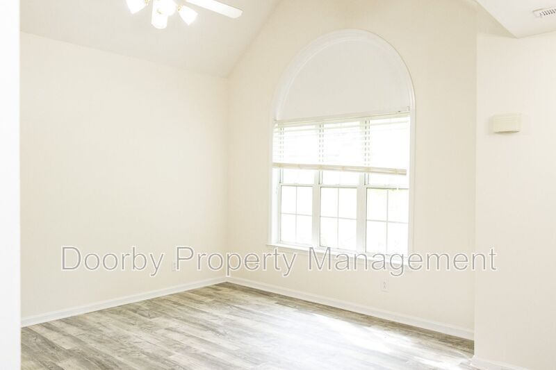 Building Photo - 1004 Roselawn Dr