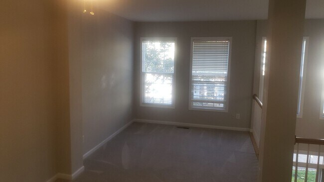 Building Photo - Fantastic 3br 2.5ba Townhome in Delta Ridg...