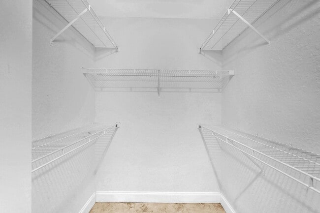 Building Photo - 2841 N Oakland Forest Dr