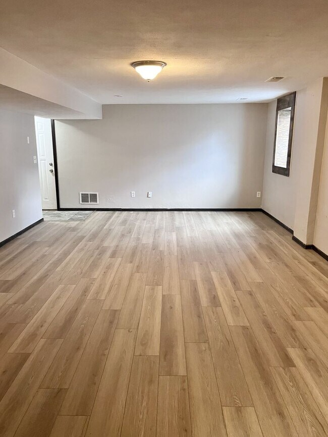 Building Photo - 735 3rd St