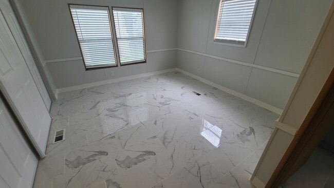Building Photo - 2901 Stallion Dr