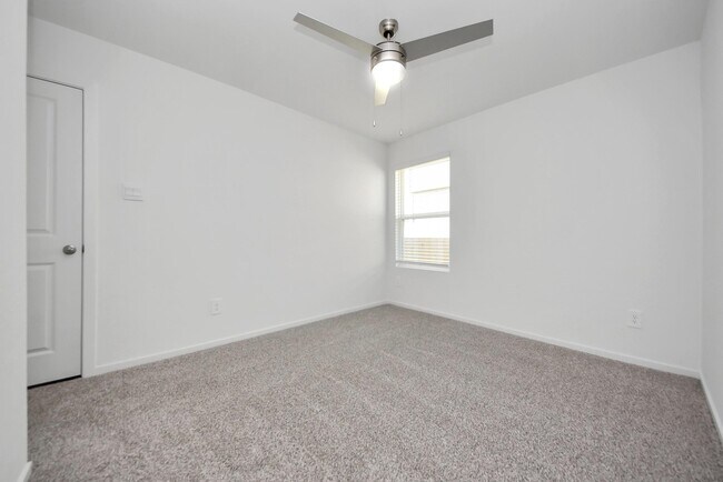 Building Photo - 14315 Leafy Willow Dr