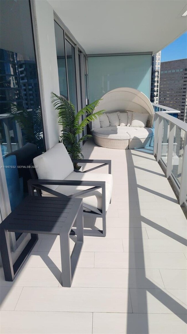 Building Photo - 200 Biscayne Blvd Way