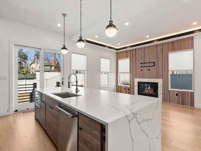 Building Photo - 114 Church St