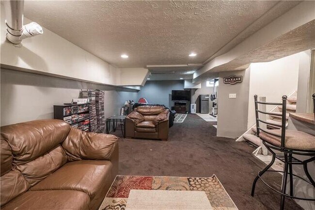 Building Photo - Fantastic 3bd/2ba home! Let yourself in!