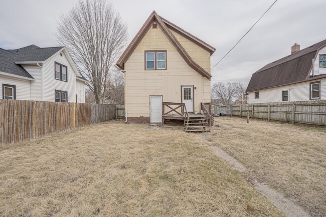 Building Photo - 2308 Fremont St