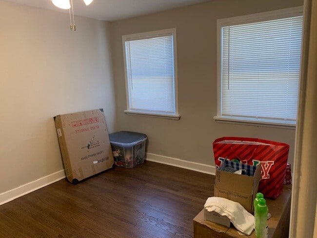 Building Photo - MODERN 2 BEDROOM, 1 BATHROOM TOWNHOUSE - GARFIELD