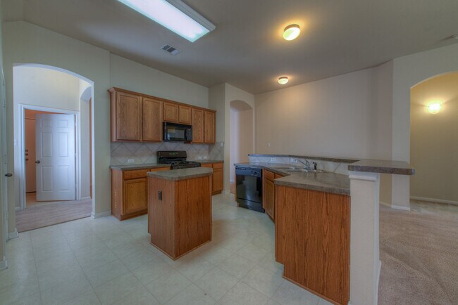 Building Photo - Quality home on cul-de-sac in quiet commun...