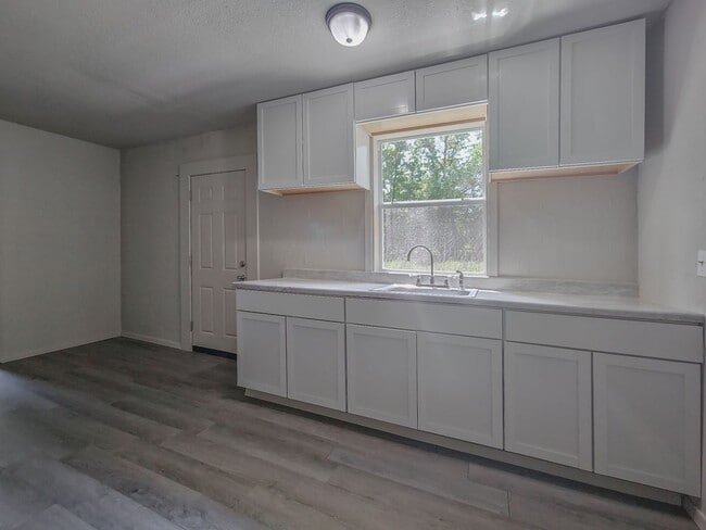Building Photo - Newly Remodeled FOUR bedroom home in Spencer! FOR RENT!