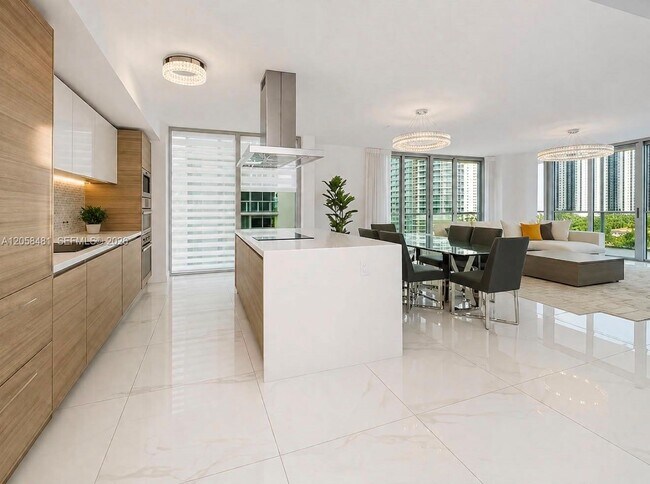 Building Photo - 300 Sunny Isles Blvd