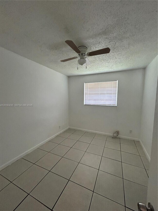 Building Photo - 1045 N Andrews Ave