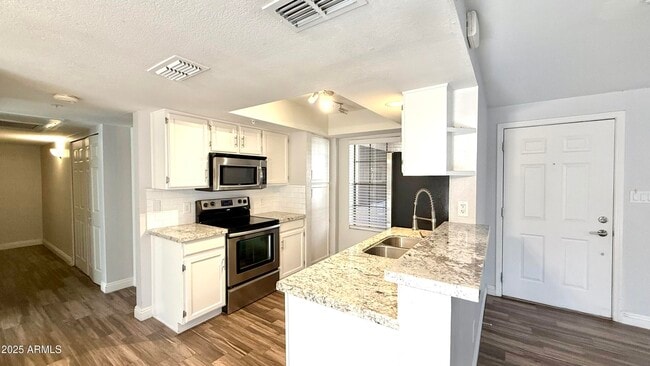 Building Photo - 1211 N Miller Rd