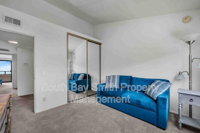 Building Photo - 420 Palos Verdes Blvd