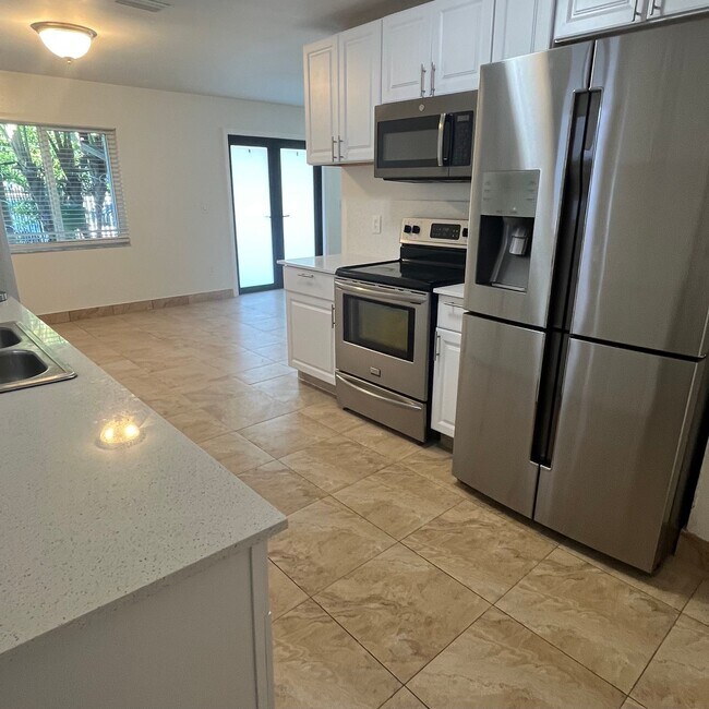 Building Photo - 3156 SW 16th St