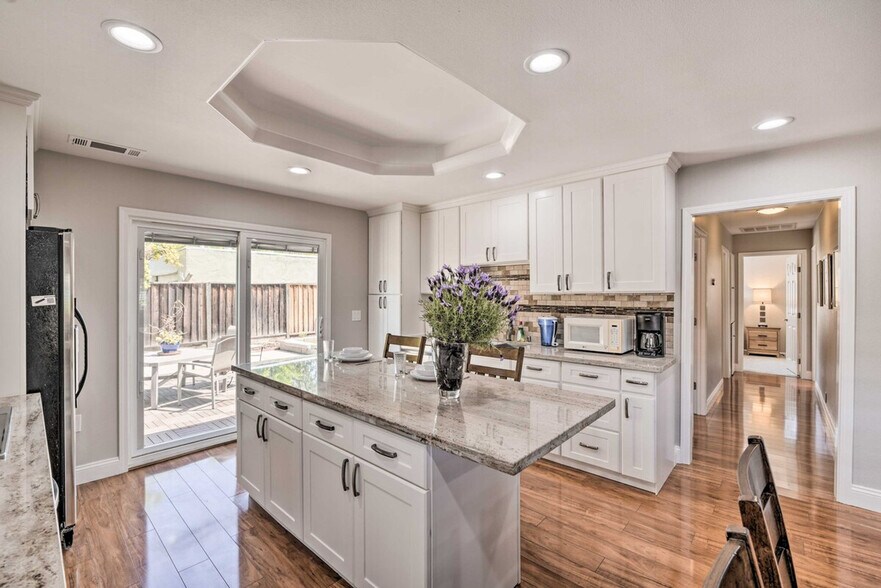 Building Photo - 3096 Dovela Way