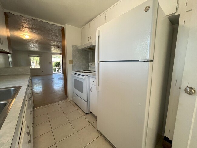 Building Photo - Charming 2-Bedroom Home with Open Living Space and Tile Flooring