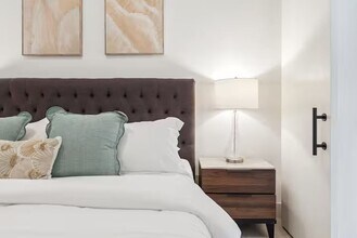 Building Photo - 975 Sq. Ft. Luxury Apartment | Open Concept Living Near Downtown Dallas