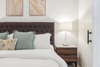 Building Photo - 975 Sq. Ft. Luxury Apartment | Open Concept Living Near Downtown Dallas